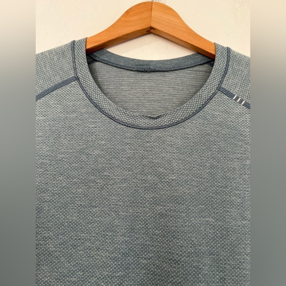 Lululemon Metal Vent Tech Surge Short
Sleeve XL ~L - Picture 3 of 9